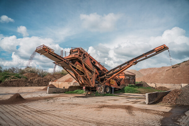 Schmitt-Bau-Recycling-Baumaschinen